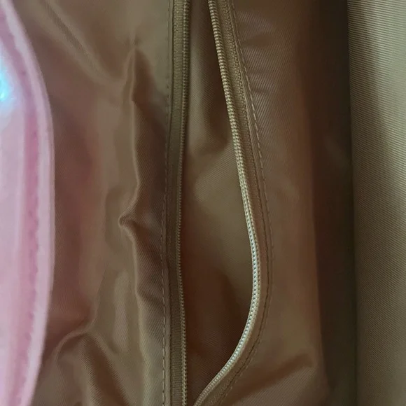 Glossy Pink Patent Tote Bag with Spacious Design - Picture 7 of 8